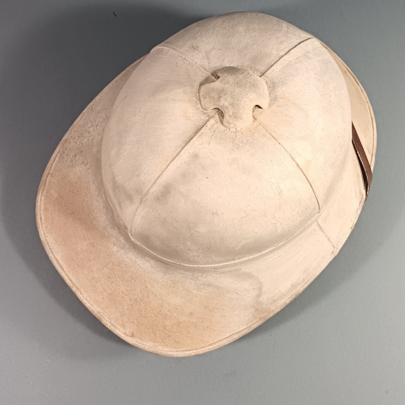 CASQUE COLONIAL EN TOILE BLANCHE ET LIEGE DE TYPE ANGLAIS FABRICATION FRANCAISE OU ANGLAISE MILITAIRE ARMEE DE LIBERATION FNFL